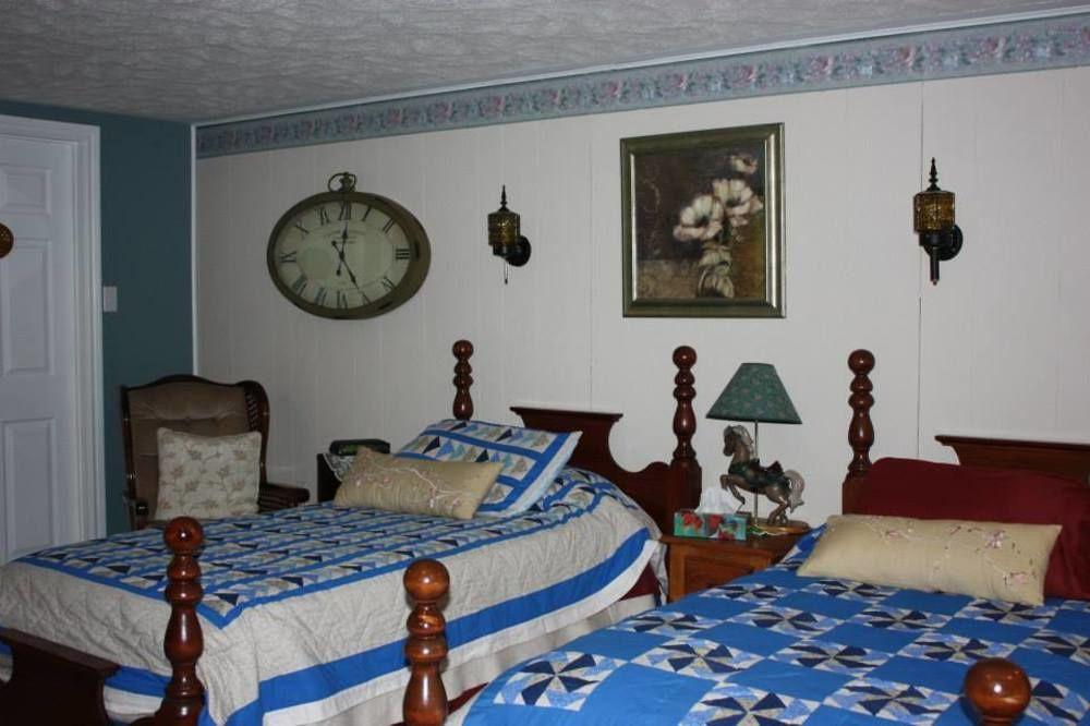 Carrousel Bed & Breakfast Cayuga Ngoại thất bức ảnh