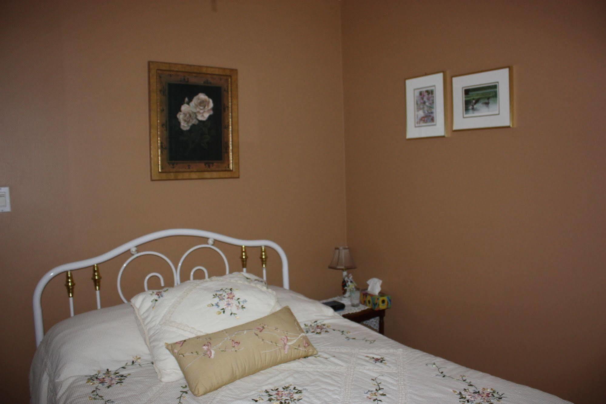 Carrousel Bed & Breakfast Cayuga Ngoại thất bức ảnh