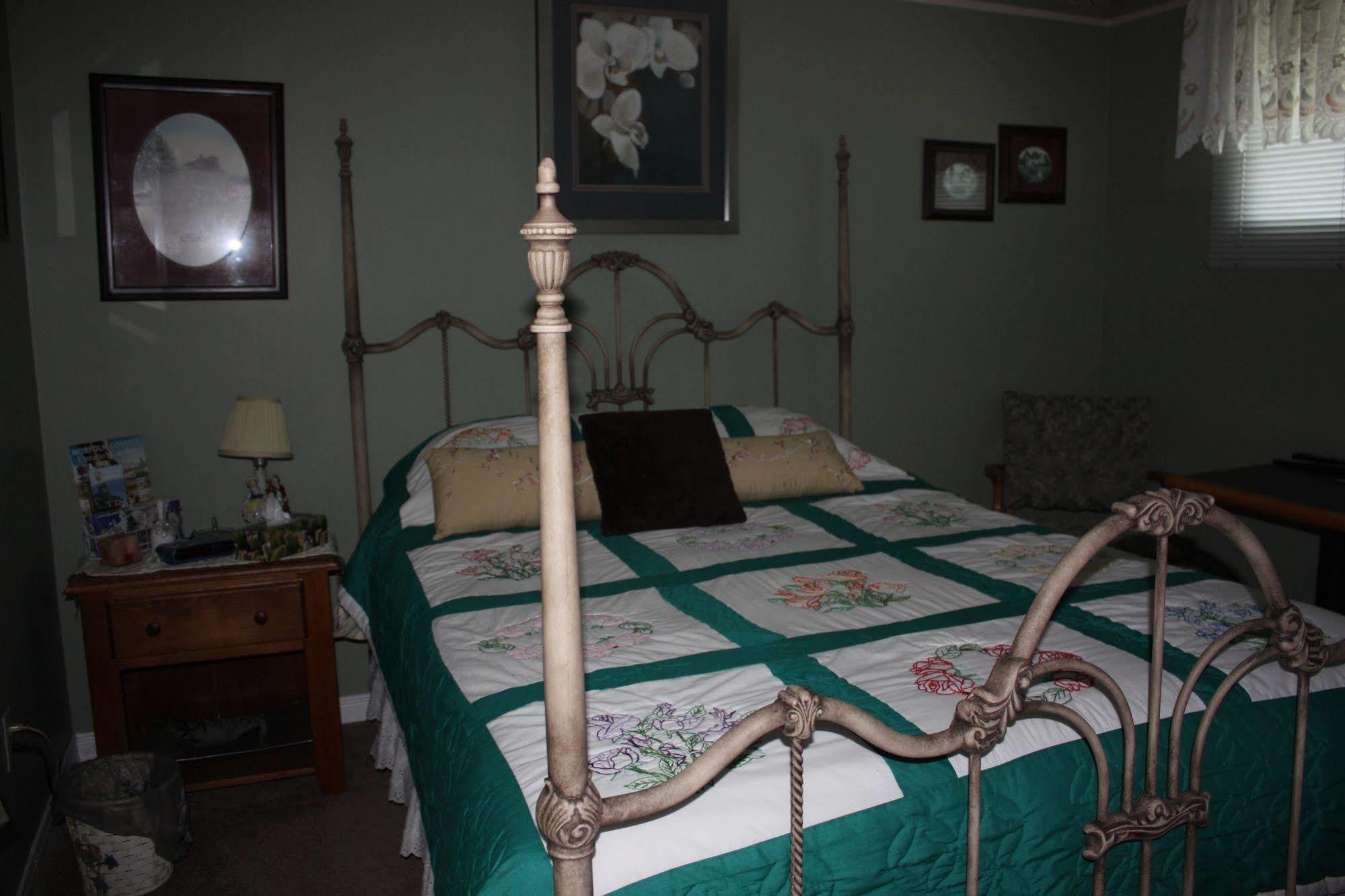 Carrousel Bed & Breakfast Cayuga Ngoại thất bức ảnh